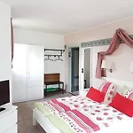 Haus Am Waldesrand オーバーホーフ